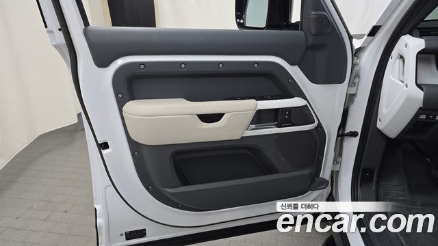 Land Rover Defender (L663) 110 D300 HSE 2023 — фото 24