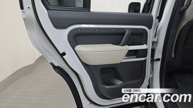 Land Rover Defender (L663) 110 D300 HSE 2023 — фото 25