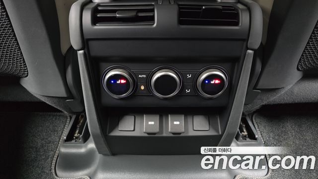 Land Rover Defender (L663) 110 D300 HSE 2023 — фото 32