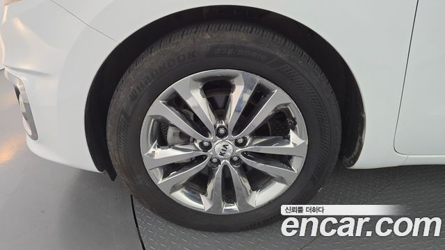 Kia Carnival 9-seater Prestige 2018 — фото 5