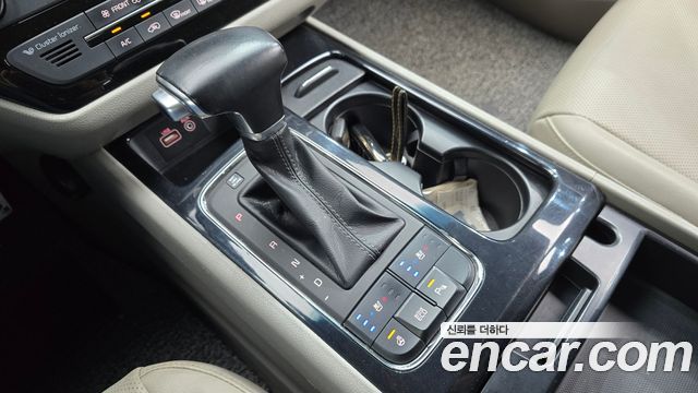 Kia Carnival 9-seater Prestige 2018 — фото 9