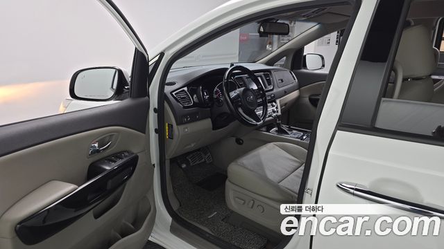 Kia Carnival 9-seater Prestige 2018 — фото 10