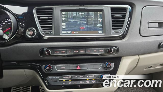 Kia Carnival 9-seater Prestige 2018 — фото 11