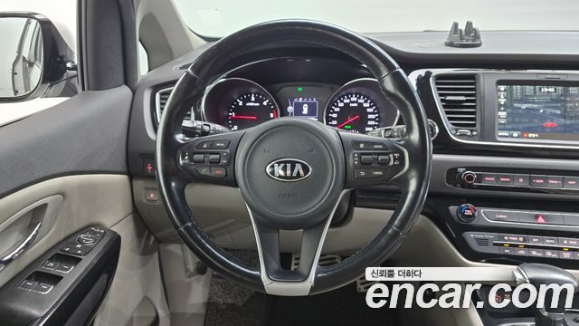Kia Carnival 9-seater Prestige 2018 — фото 12