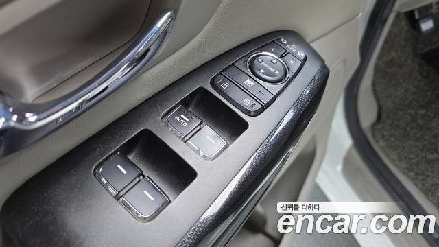 Kia Carnival 9-seater Prestige 2018 — фото 20