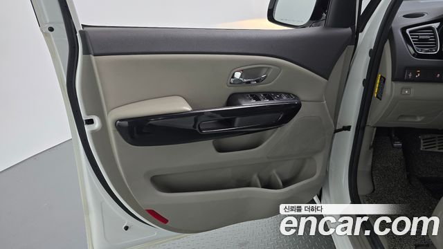 Kia Carnival 9-seater Prestige 2018 — фото 24