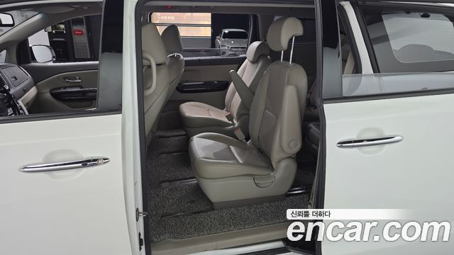 Kia Carnival 9-seater Prestige 2018 — фото 26