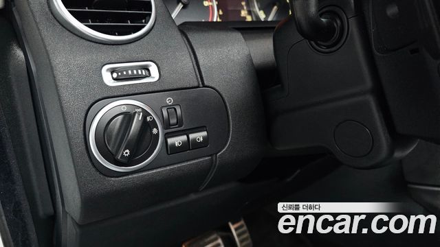 Land Rover Discovery 4 3.0 SDV6 SE 2014 — фото 16