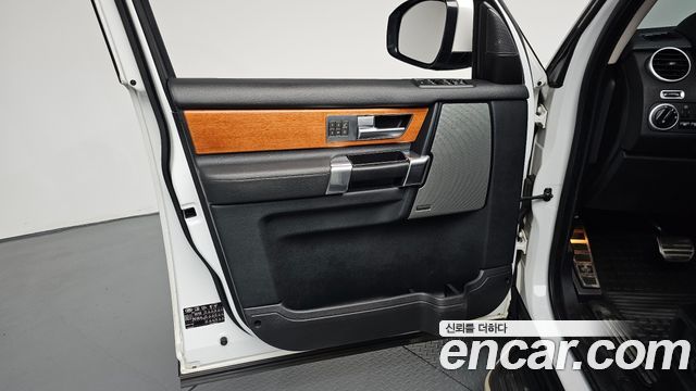 Land Rover Discovery 4 3.0 SDV6 SE 2014 — фото 24