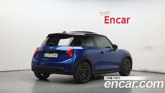 MINI Cooper S (IV) Favoured 2025 — фото 2