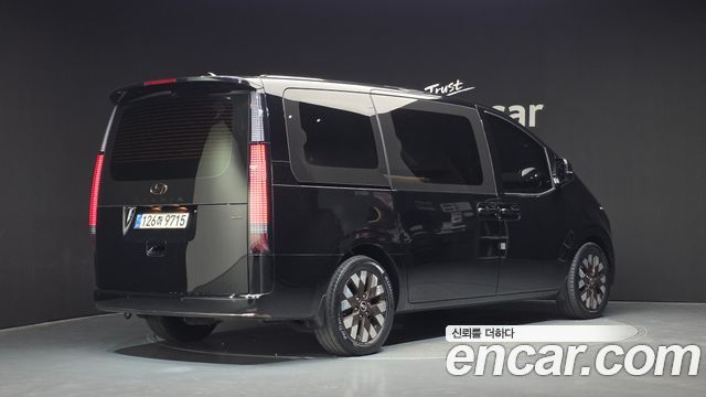 Hyundai Staria 4WD Lounge 9-Seater Prestige 2023 — фото 2