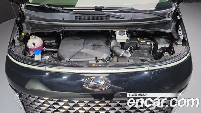 Hyundai Staria 4WD Lounge 9-Seater Prestige 2023 — фото 6