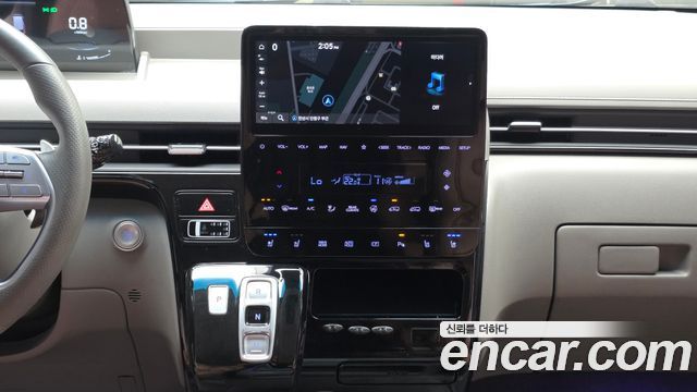 Hyundai Staria 4WD Lounge 9-Seater Prestige 2023 — фото 18