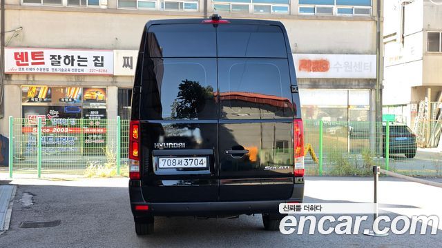 Hyundai Solati 16-seater Luxury 2023 — фото 4