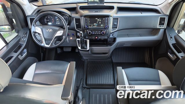Hyundai Solati 16-seater Luxury 2023 — фото 7
