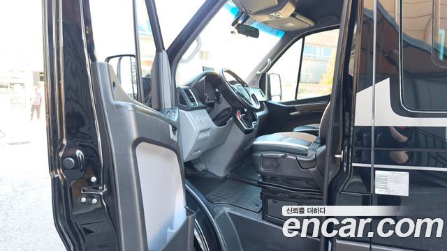 Hyundai Solati 16-seater Luxury 2023 — фото 10