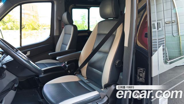 Hyundai Solati 16-seater Luxury 2023 — фото 11