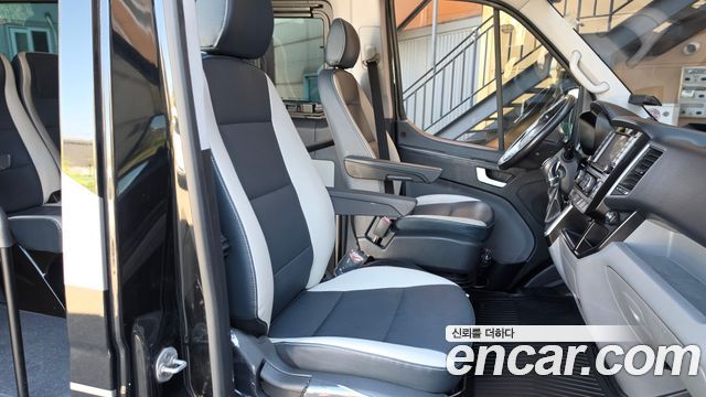Hyundai Solati 16-seater Luxury 2023 — фото 12