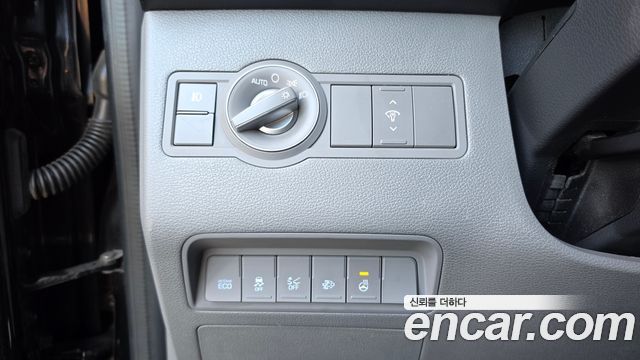 Hyundai Solati 16-seater Luxury 2023 — фото 16