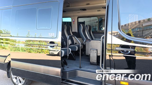 Hyundai Solati 16-seater Luxury 2023 — фото 19