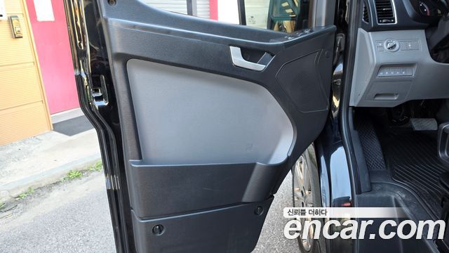 Hyundai Solati 16-seater Luxury 2023 — фото 25