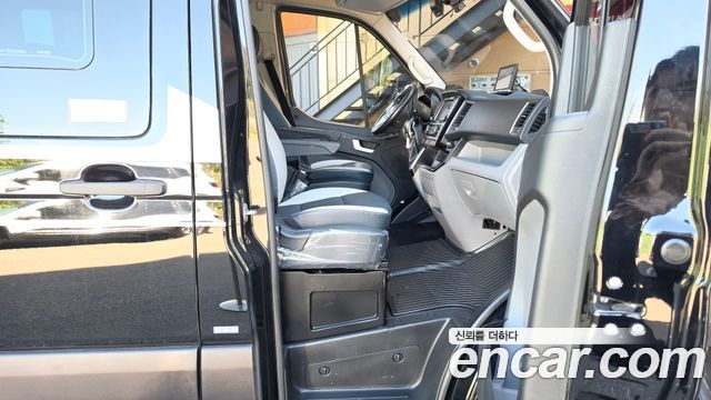 Hyundai Solati 16-seater Luxury 2023 — фото 26