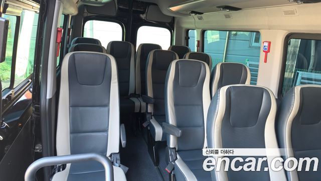 Hyundai Solati 16-seater Luxury 2023 — фото 27