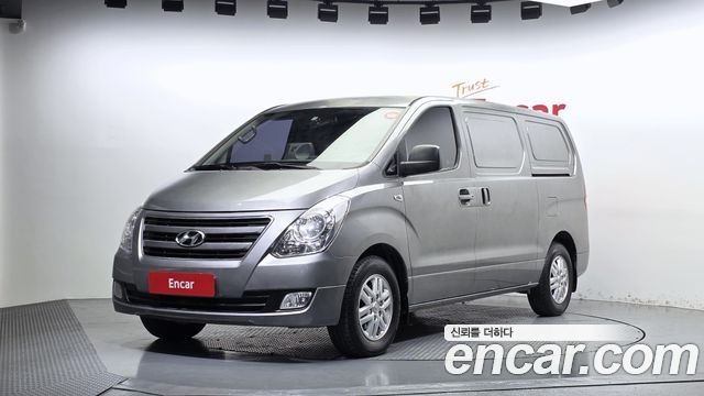 Hyundai Grand Starex 3-Seater VAN Smart