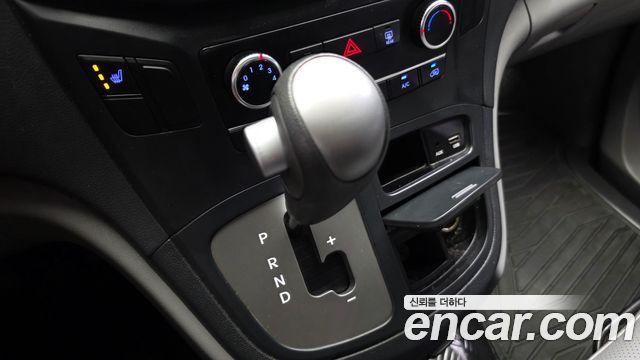 Hyundai Grand Starex 3-Seater VAN Smart 2018 — фото 9