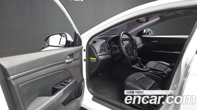 Hyundai Avante (AD) 1.6 GDI Value Plus 2017 — фото 10