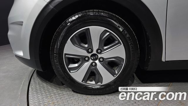Kia Niro Noblesse 2018 — фото 5