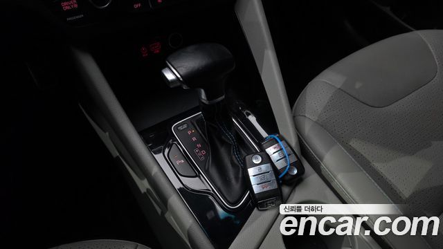 Kia Niro Noblesse 2018 — фото 9