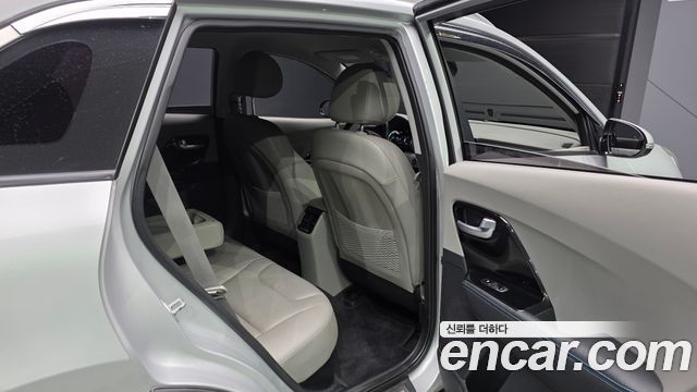 Kia Niro Noblesse 2018 — фото 12