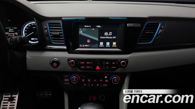 Kia Niro Noblesse 2018 — фото 14