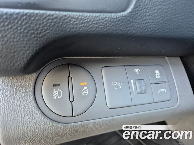 Hyundai Grand Starex 4WD Wagon 12-Seater Smart 2020 — фото 12