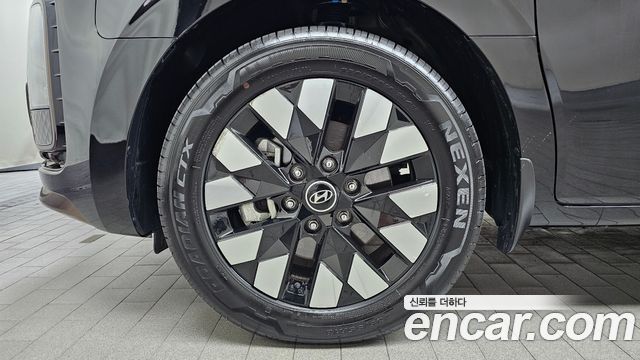 Hyundai Staria HEV 1.6 Lounge 7-Seater Inspiration 2025 — фото 5