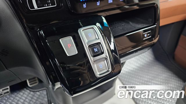 Hyundai Staria HEV 1.6 Lounge 7-Seater Inspiration 2025 — фото 9