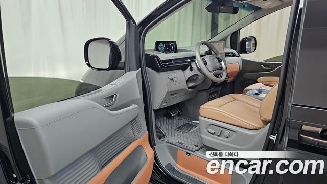 Hyundai Staria HEV 1.6 Lounge 7-Seater Inspiration 2025 — фото 10