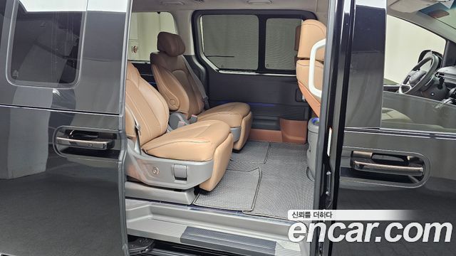 Hyundai Staria HEV 1.6 Lounge 7-Seater Inspiration 2025 — фото 11