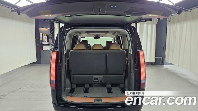 Hyundai Staria HEV 1.6 Lounge 7-Seater Inspiration 2025 — фото 17