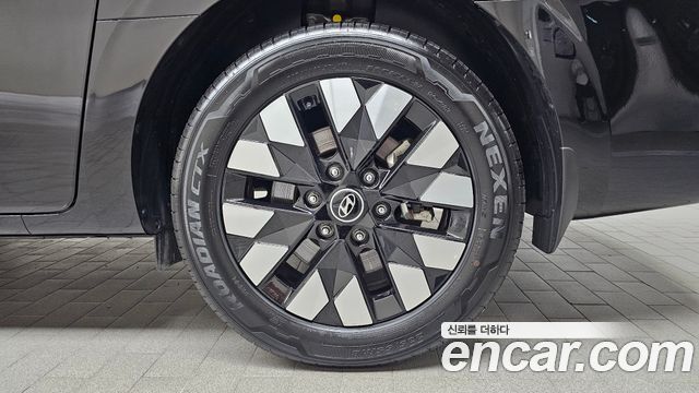 Hyundai Staria HEV 1.6 Lounge 7-Seater Inspiration 2025 — фото 21