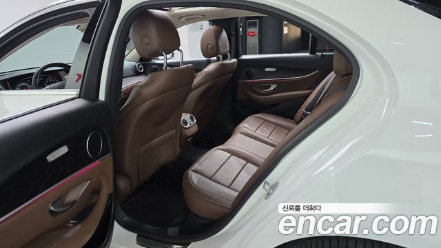 Mercedes-Benz E-Class (W213) E220d Avantgarde 2017 — фото 11