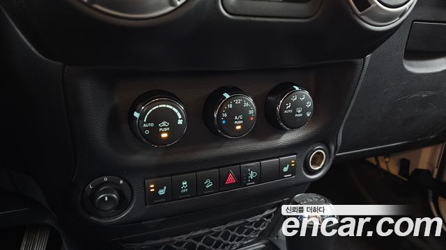 Jeep Wrangler (JK) 3.6 Sahara 4Door 2016 — фото 16