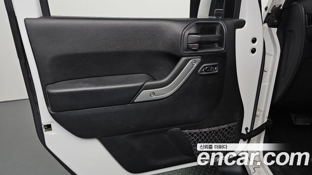 Jeep Wrangler (JK) 3.6 Sahara 4Door 2016 — фото 24