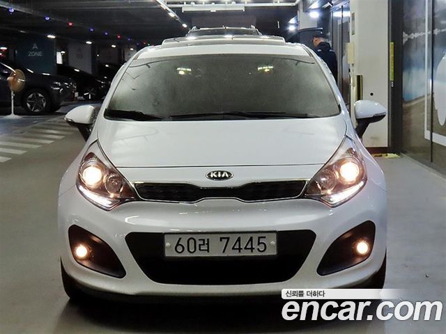 Kia Pride 1.6 GDI Hatchback Prestige 2014 — фото 2