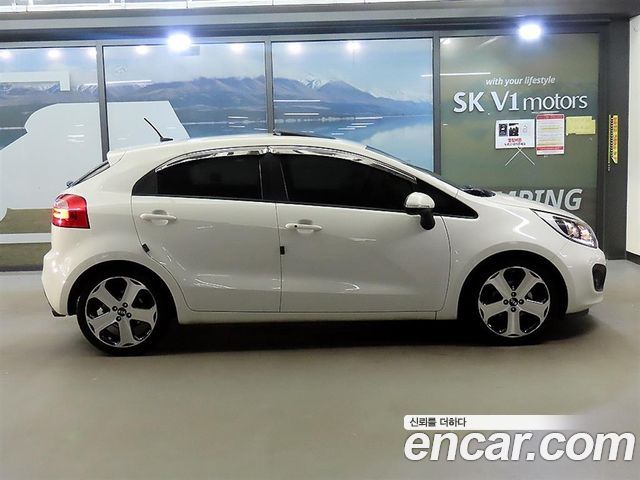 Kia Pride 1.6 GDI Hatchback Prestige 2014 — фото 3