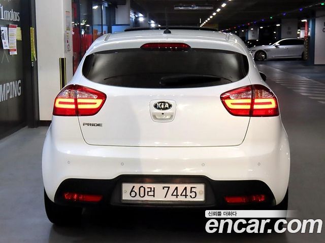 Kia Pride 1.6 GDI Hatchback Prestige 2014 — фото 5