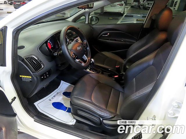 Kia Pride 1.6 GDI Hatchback Prestige 2014 — фото 6