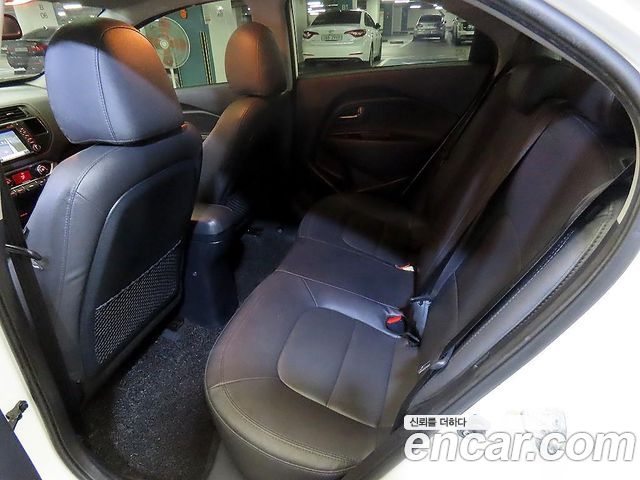 Kia Pride 1.6 GDI Hatchback Prestige 2014 — фото 7