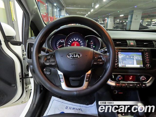Kia Pride 1.6 GDI Hatchback Prestige 2014 — фото 8